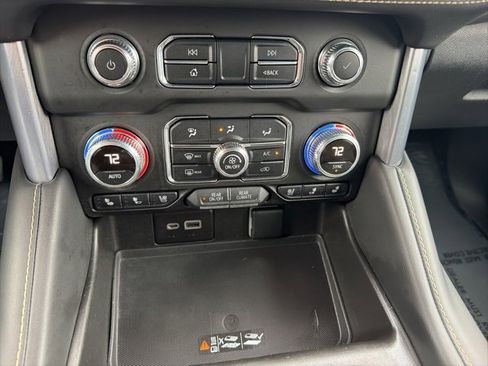 Used 2022 GMC Yukon XL SLT image 17