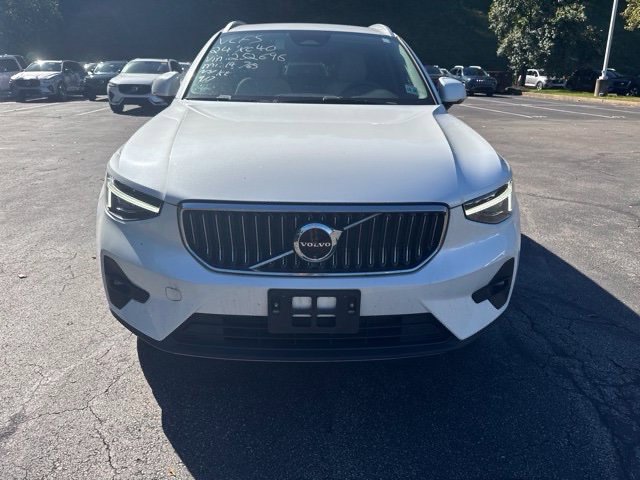 Used 2024 Volvo XC40 B5 Plus w/ Protection Package Premier AWD/4WD image 2