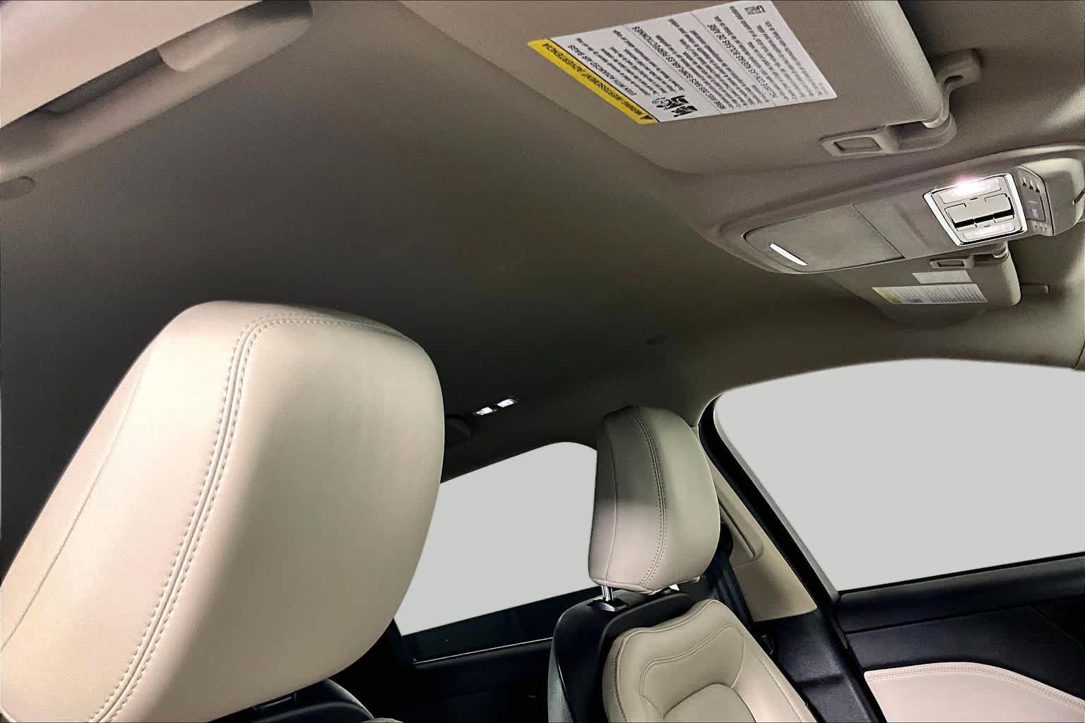 Used 2025 Lincoln Corsair FWD image 13