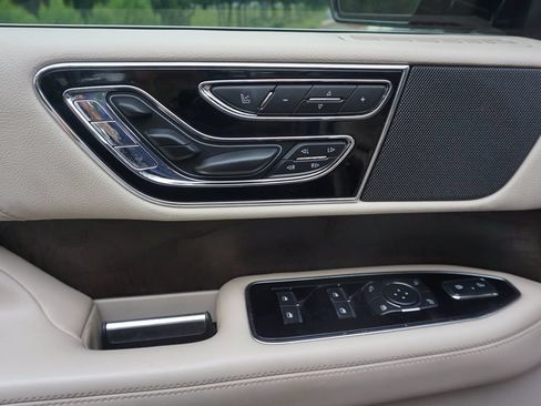 Used 2018 Lincoln Navigator Reserve w/ Technology Package AWD/4WD image 3