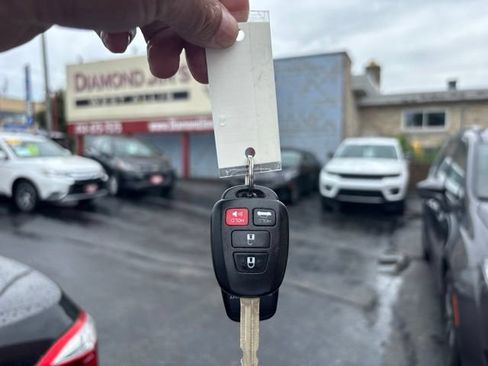 Used 2014 Toyota Corolla LE FWD image 27