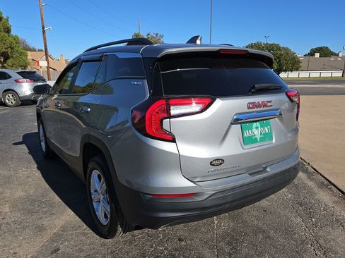 Used 2024 GMC Terrain SLE w/ Driver Convenience Package image 8