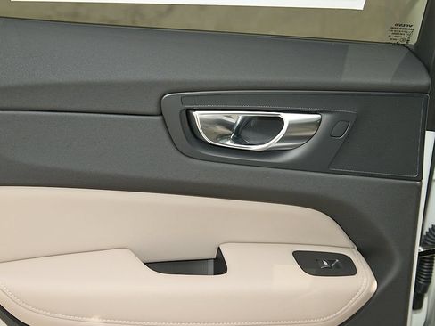 New 2026 Volvo XC60 B5 Plus w/ Protection Package Premier AWD/4WD image 19