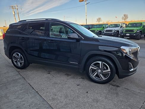 Used 2021 GMC Terrain SLT image 11