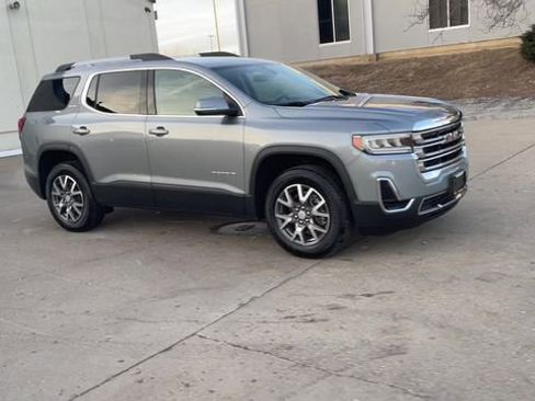 Used 2023 GMC Acadia SLE w/ Driver Convenience Package image 2