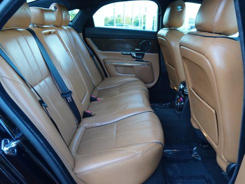Used 2012 Jaguar XJ Supercharged RWD image 11