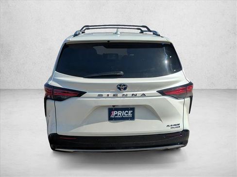 Used 2021 Toyota Sienna Platinum FWD image 6