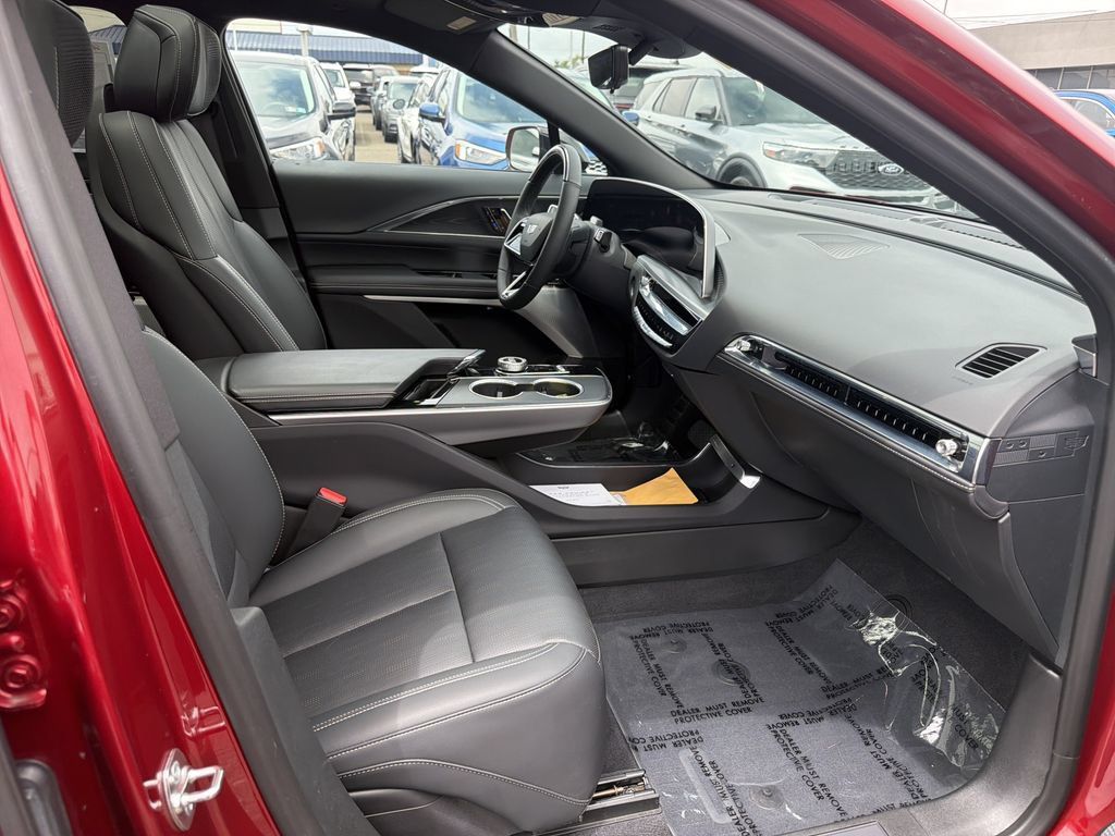 Used 2024 Cadillac Lyriq Luxury AWD/4WD image 22