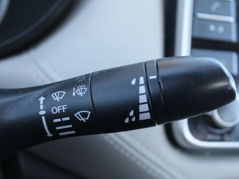 Used 2020 Nissan Versa SV image 29