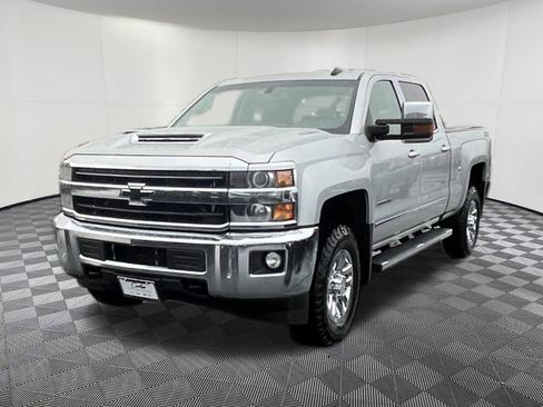 Used 2018 Chevrolet Silverado 3500 LTZ image 3