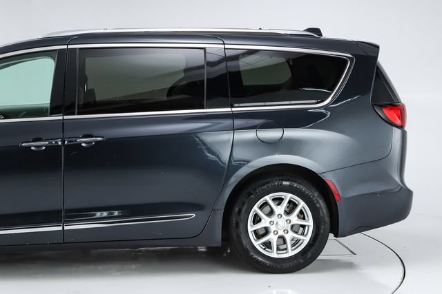 Used 2020 Chrysler Pacifica Touring-L w/ Advanced Safetytec Group FWD image 5