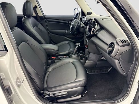Used 2018 MINI Cooper 4-Door Hardtop FWD image 18