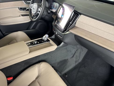 New 2026 Volvo XC90 B6 Core image 16