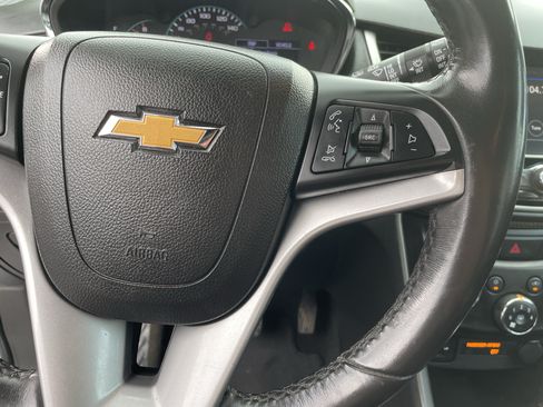 Used 2018 Chevrolet Trax LT w/ LT Convenience Package FWD image 25