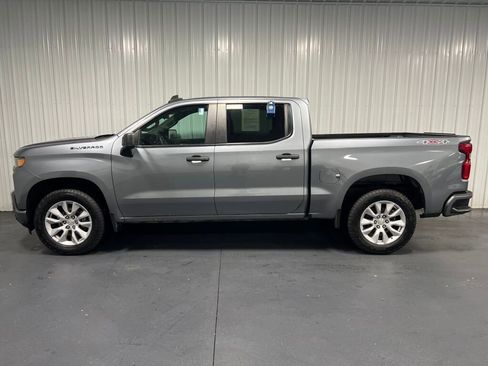 Used 2020 Chevrolet Silverado 1500 Custom w/ Custom Value Package image 14