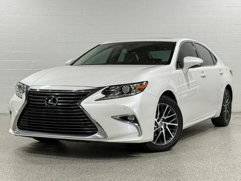 Used 2016 Lexus ES 350 w/ Premium Package w/Wood Trim FWD image 2