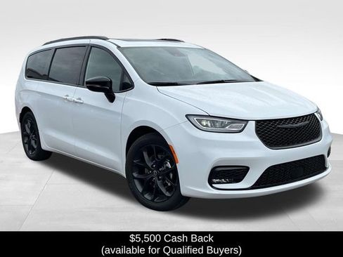 New 2026 Chrysler Pacifica Limited image 1