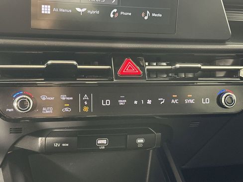 Used 2025 Kia Niro LX FWD image 19