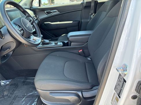 Used 2025 Kia Sportage LX FWD image 27
