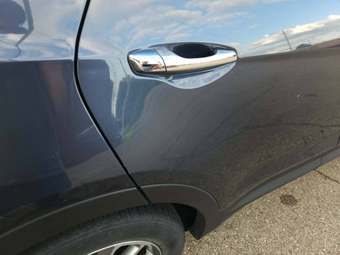 Used 2017 Hyundai Santa Fe SE AWD/4WD image 44
