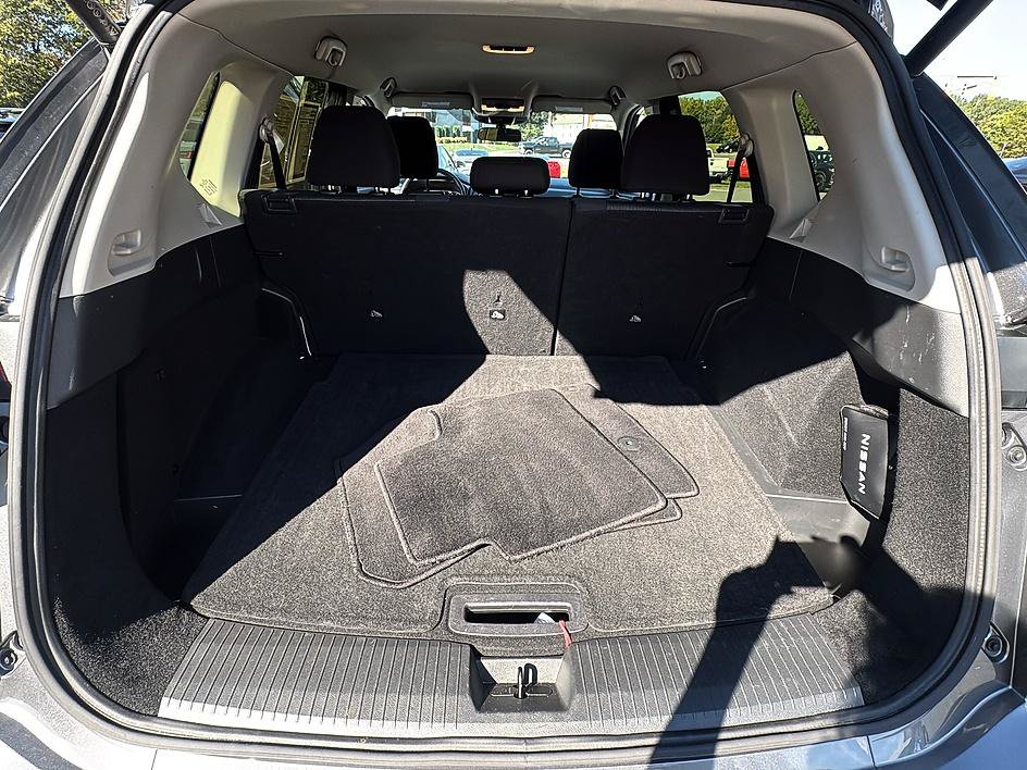 Certified 2025 Nissan Rogue SV AWD/4WD image 38