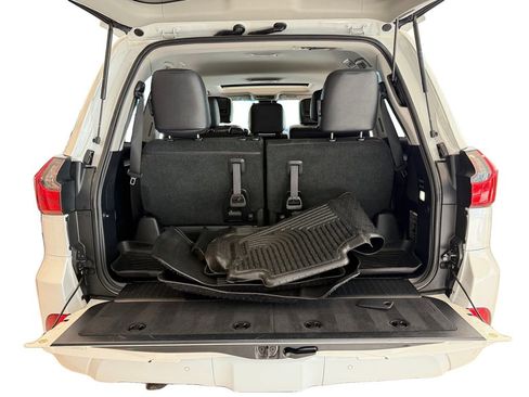 Used 2019 Lexus LX 570 4WD w/ Luxury Package image 11