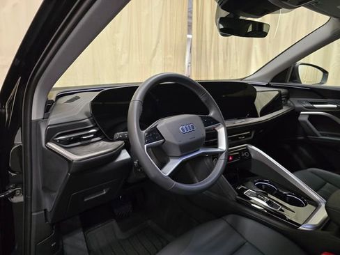 Used 2025 Audi Q5 Premium w/ Convenience Package image 15
