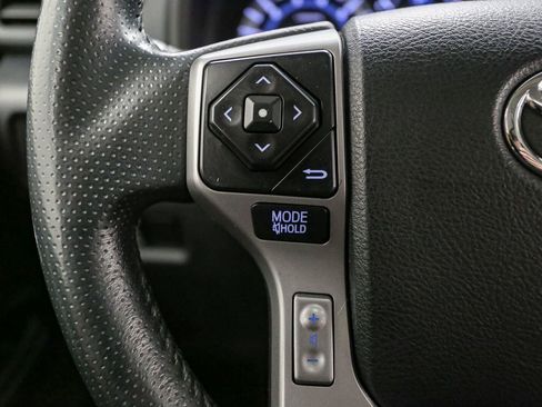 Used 2018 Toyota 4Runner SR5 Premium AWD/4WD image 33