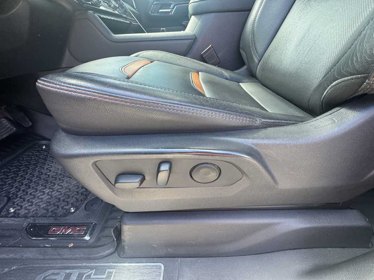 Used 2024 GMC Sierra 2500 AT4 w/ AT4 Premium Plus Package AWD/4WD image 12