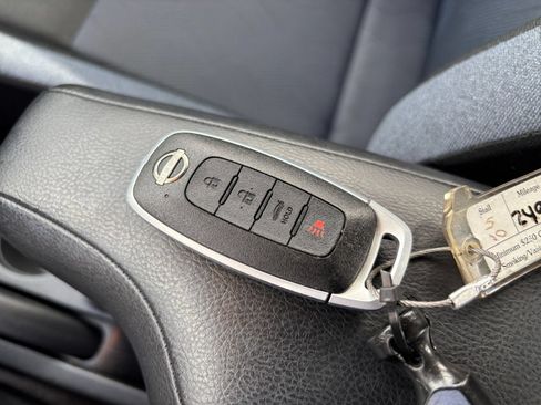 Used 2025 Nissan Versa SV FWD image 21