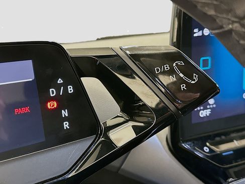 Used 2023 Volkswagen ID.4 Pro image 25