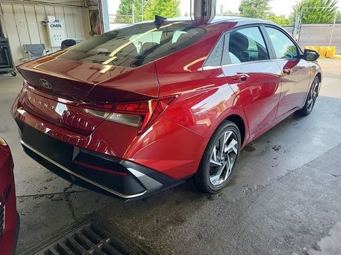 Used 2025 Hyundai Elantra SEL FWD image 2