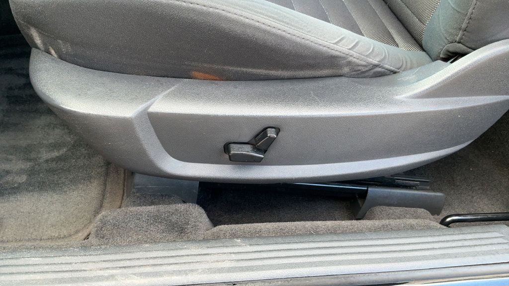 Used 2010 Dodge Challenger SE RWD image 15