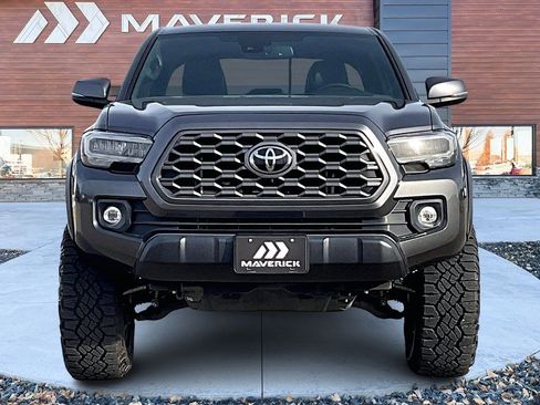 Used 2022 Toyota Tacoma TRD Off-Road image 2