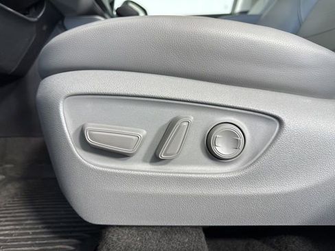 Used 2023 Toyota Highlander XLE AWD/4WD image 22