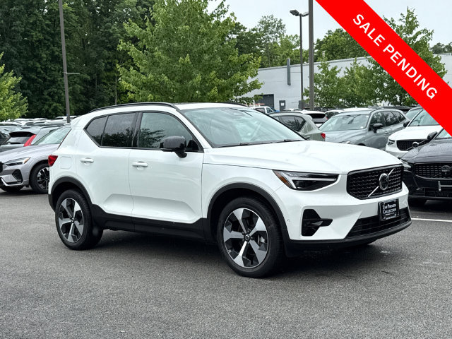 Used 2026 Volvo XC40 B5 Plus AWD/4WD image 2