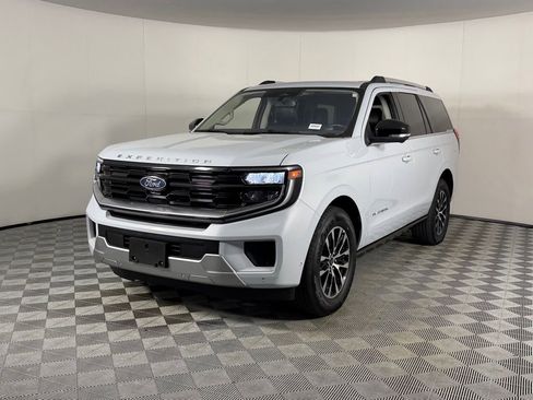 Used 2025 Ford Expedition Platinum AWD/4WD image 4
