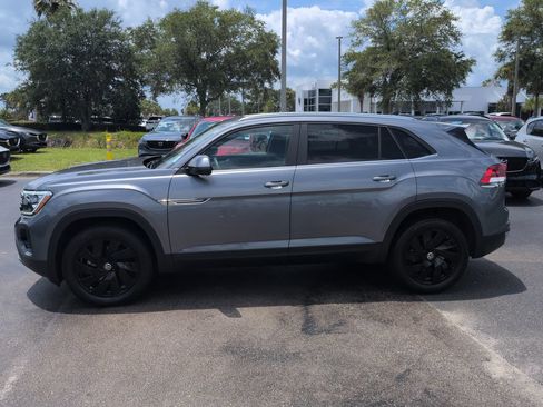 Used 2024 Volkswagen Atlas Cross Sport SE w/ Panoramic Sunroof Package FWD image 7