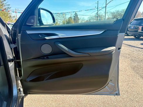 Used 2019 BMW X6 xDrive35i w/ M Sport Package image 16