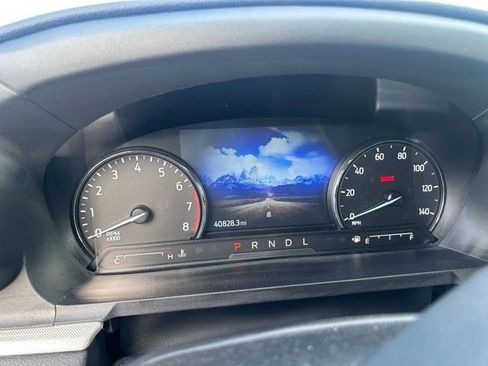 Used 2022 Ford Explorer XLT w/ Equipment Group 202A image 10