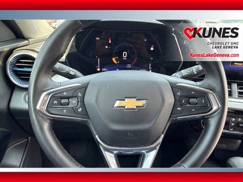 Used 2025 Chevrolet Trax LT w/ LT Convenience Package FWD image 27