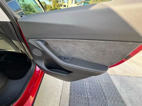 Used 2023 Tesla Model Y Long Range AWD/4WD image 30