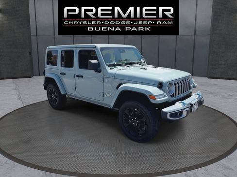 Used 2024 Jeep Wrangler Unlimited Sahara AWD/4WD image 2