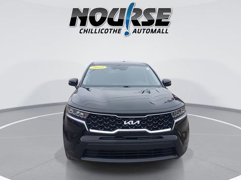 Used 2023 Kia Sorento LX image 3
