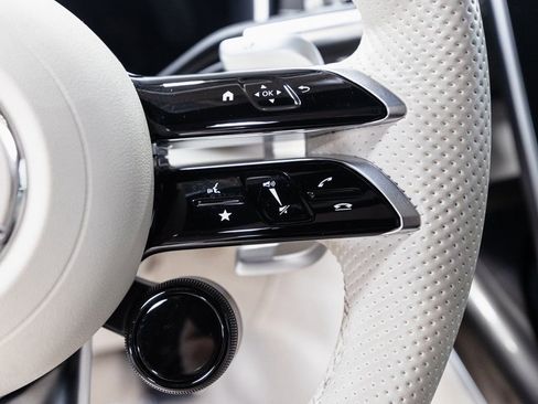 Used 2022 Mercedes-Benz SL 55 AMG 4MATIC w/ Driver Assistance Package image 14
