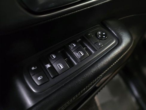 Used 2020 Chrysler Pacifica Touring w/ S Appearance Package image 32