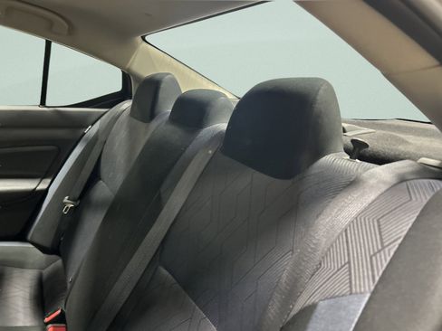 Used 2025 Nissan Versa SV image 15