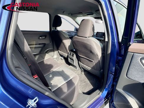 Used 2023 Nissan Rogue SV image 32