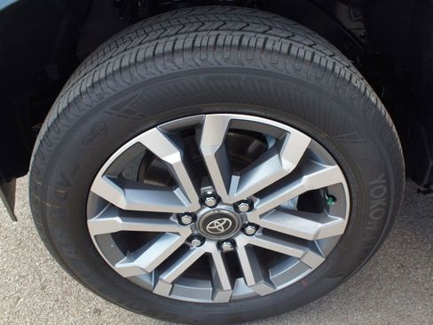 Used 2025 Toyota 4Runner Limited image 26