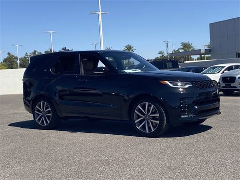 New 2025 Land Rover Discovery Dynamic SE image 4